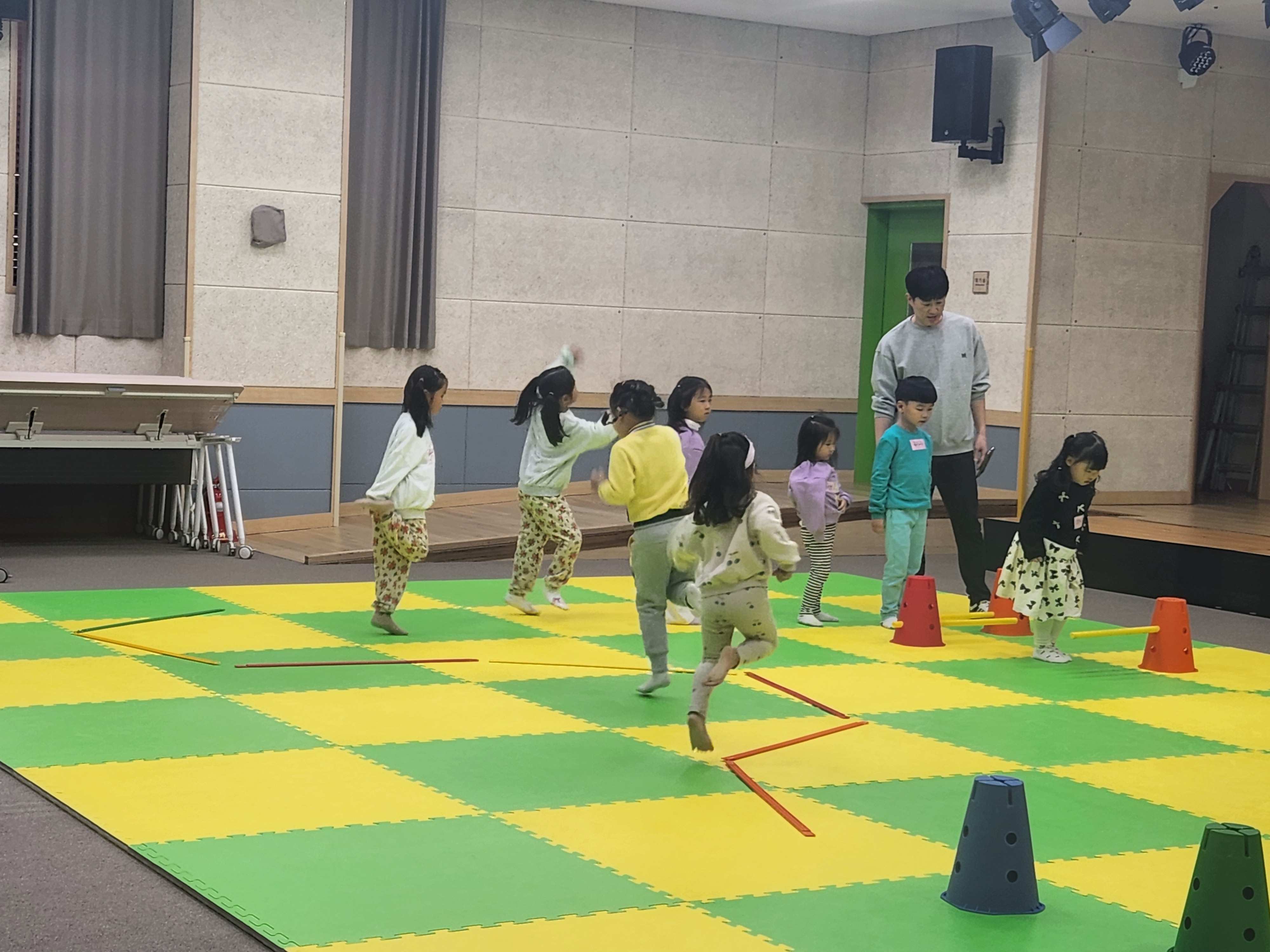 2025 11. 3. [유아체육] 길따라 뛰기 이미지