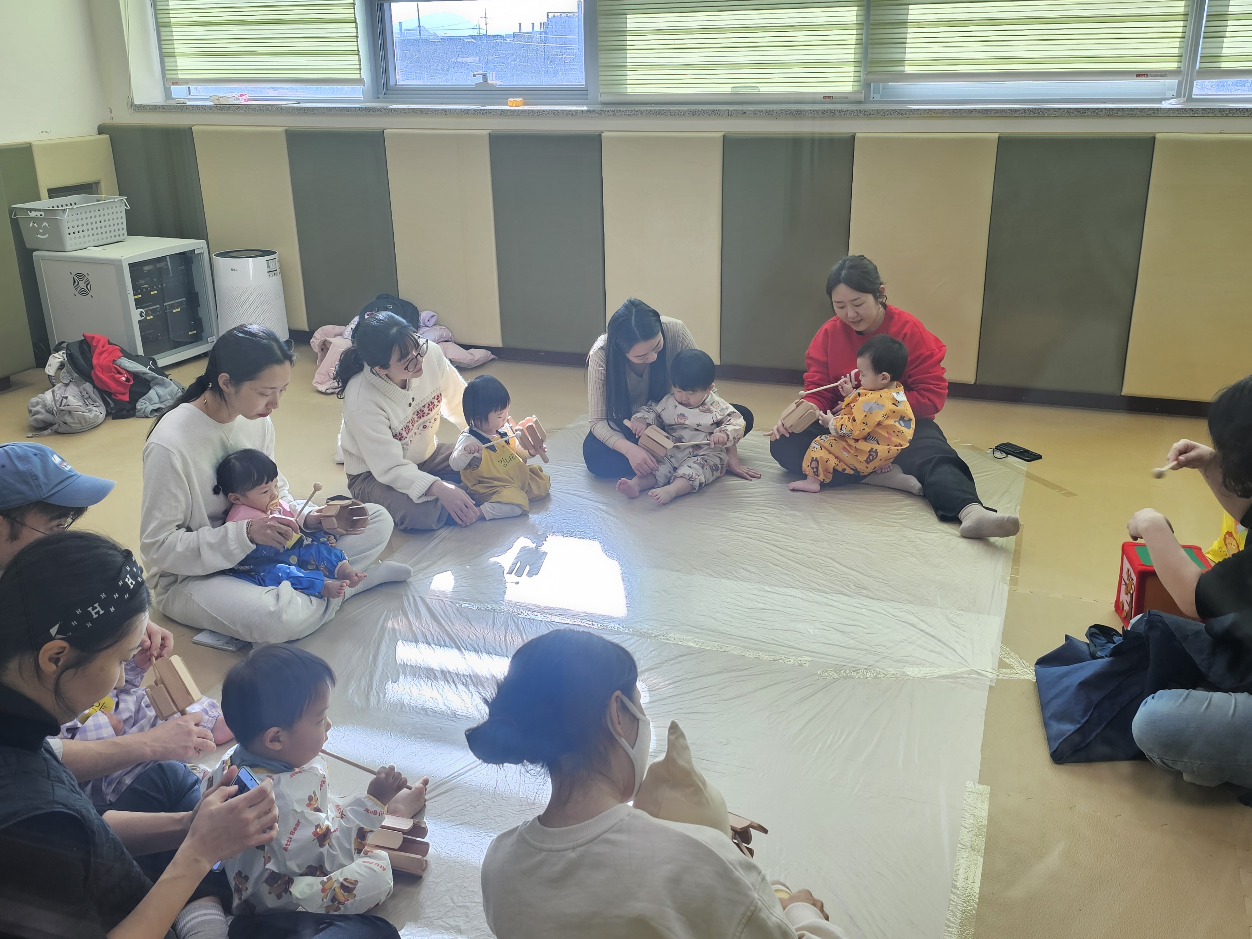 2025.12. 5. [노래하는 크레용] 도토리 줍는 다람쥐 이미지