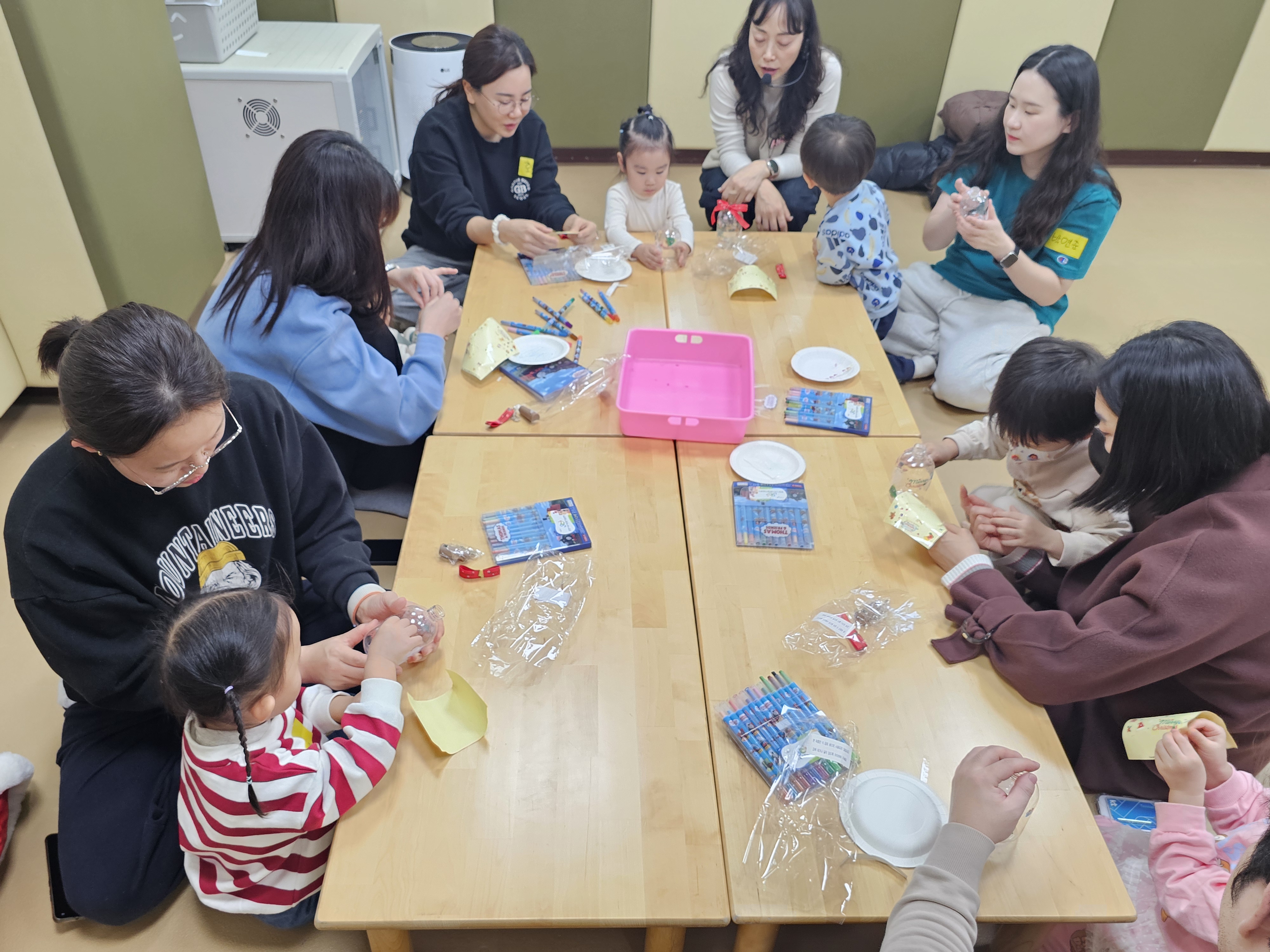 2025.12.11. [알콩달콩 그림책] 해피 크리스마스를 기다리며 이미지