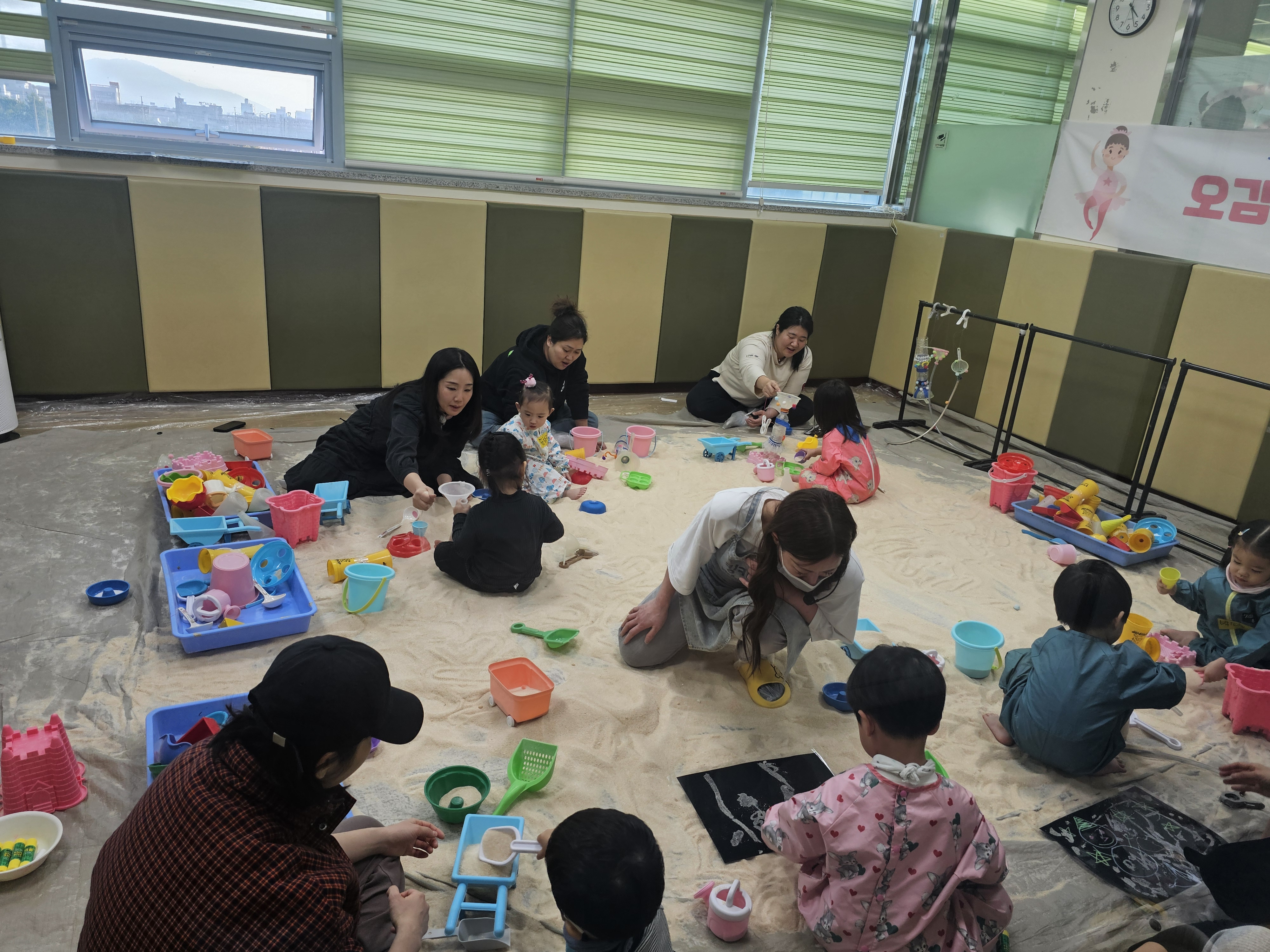 2025.12.17. [킹키즈 미술] 솜사탕 촉감놀이 이미지