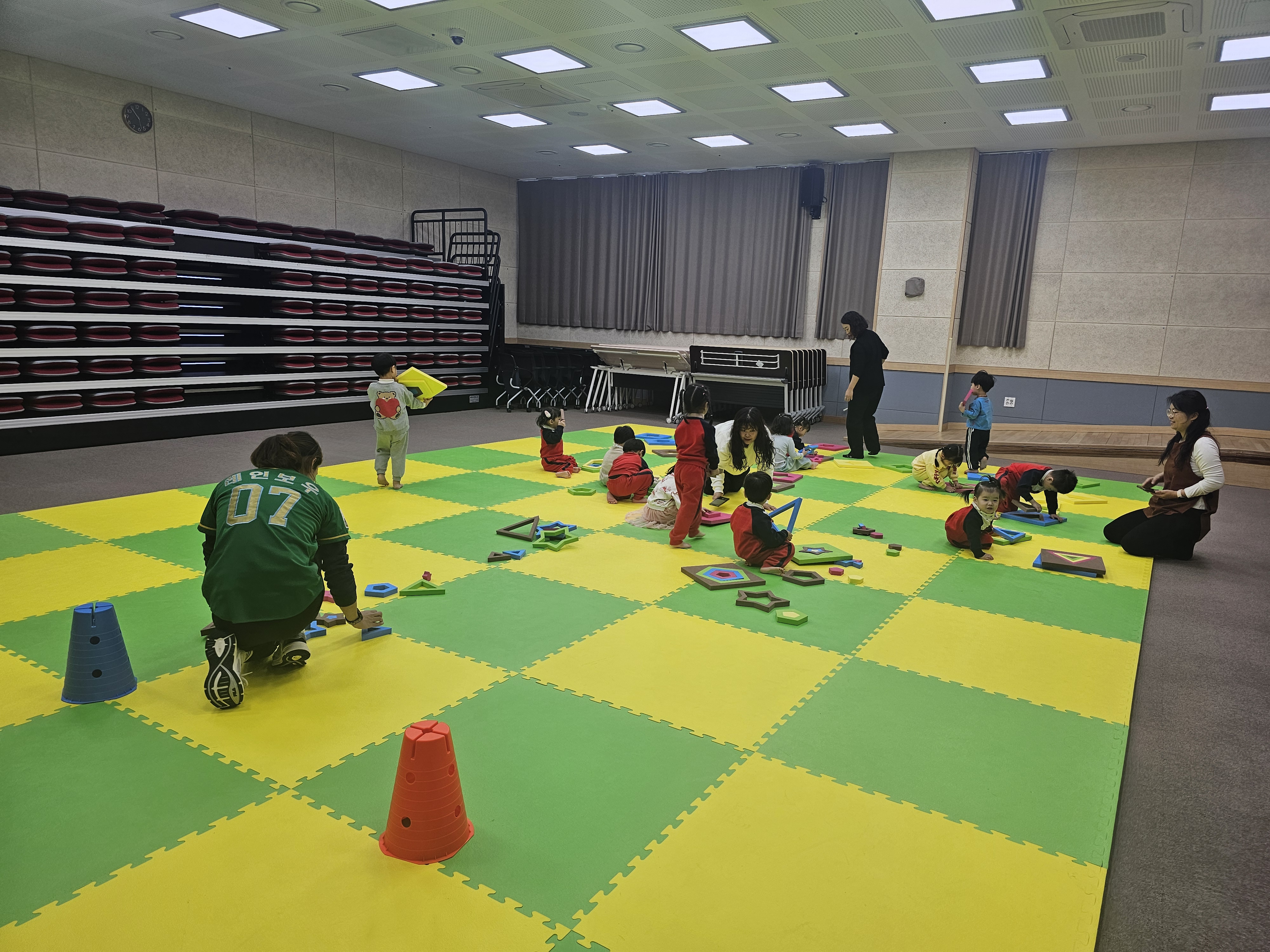 2026.1.5. [레인보우] - 모양끼우기-보물섬 어린이집 이미지