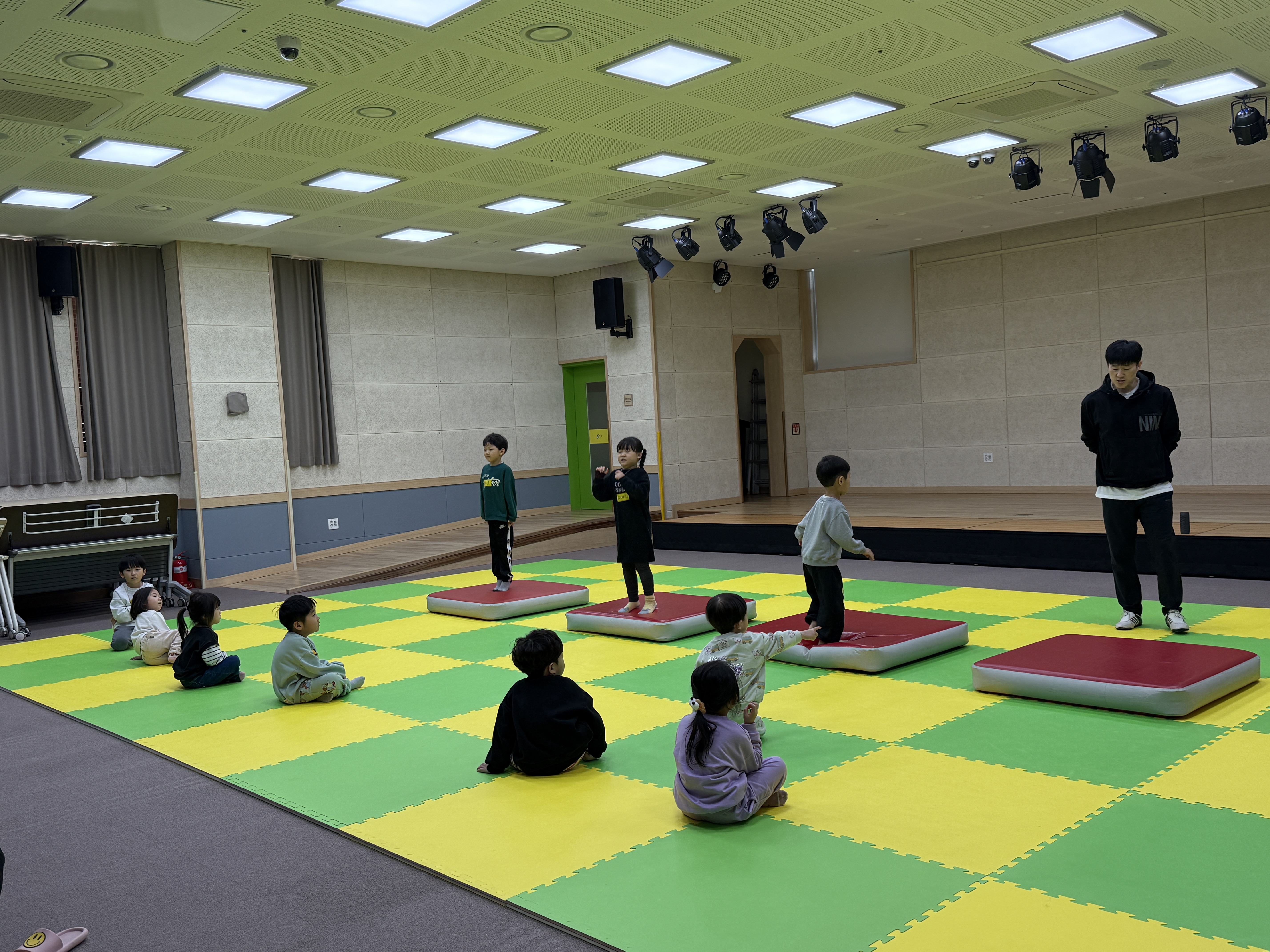 2026.2. 23. [유아체육] - 에어매트 이미지