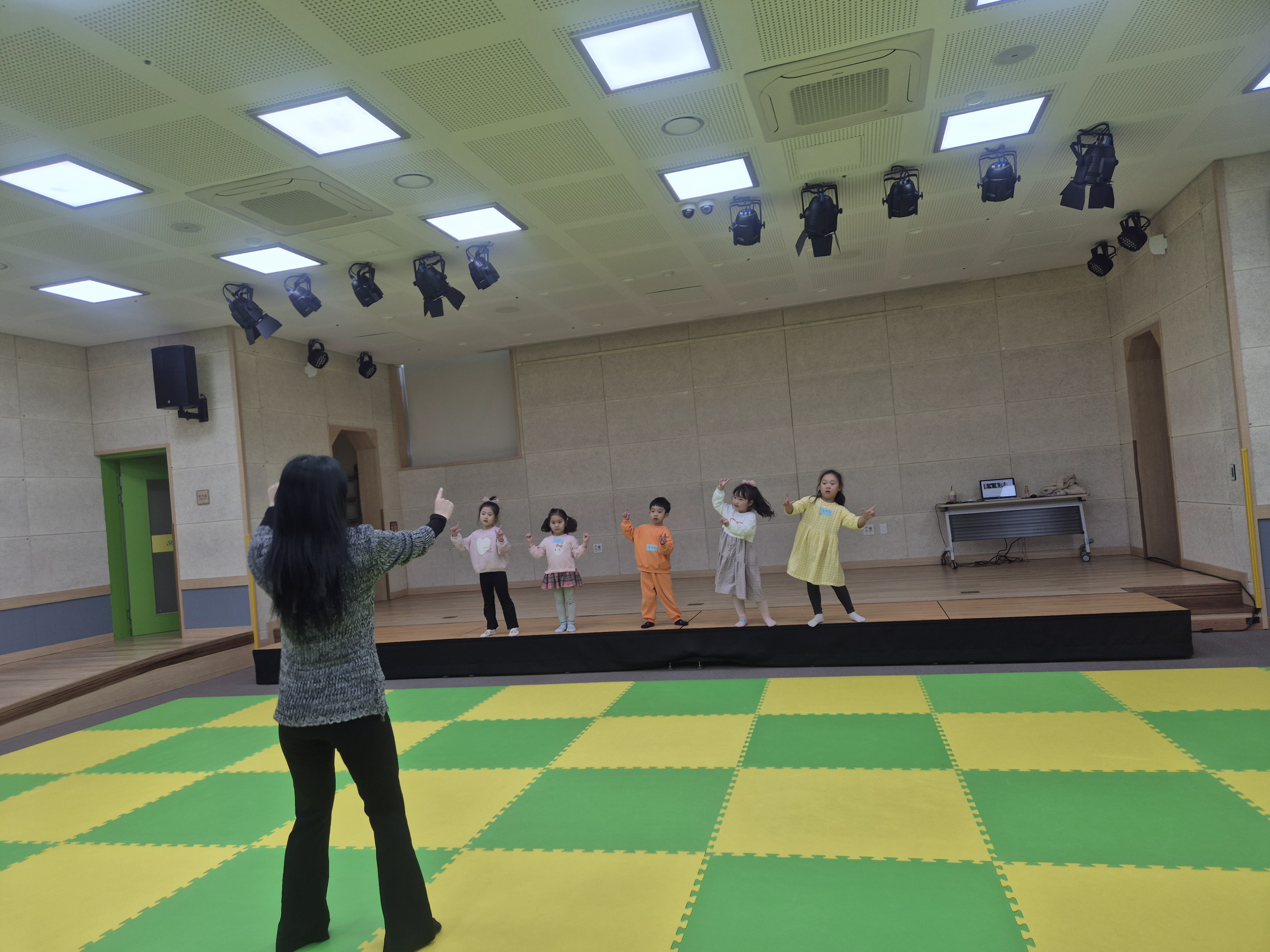 2026. 4.8.[ LET'S DANCE] - 키스오브라이프 'Lucky1' 이미지