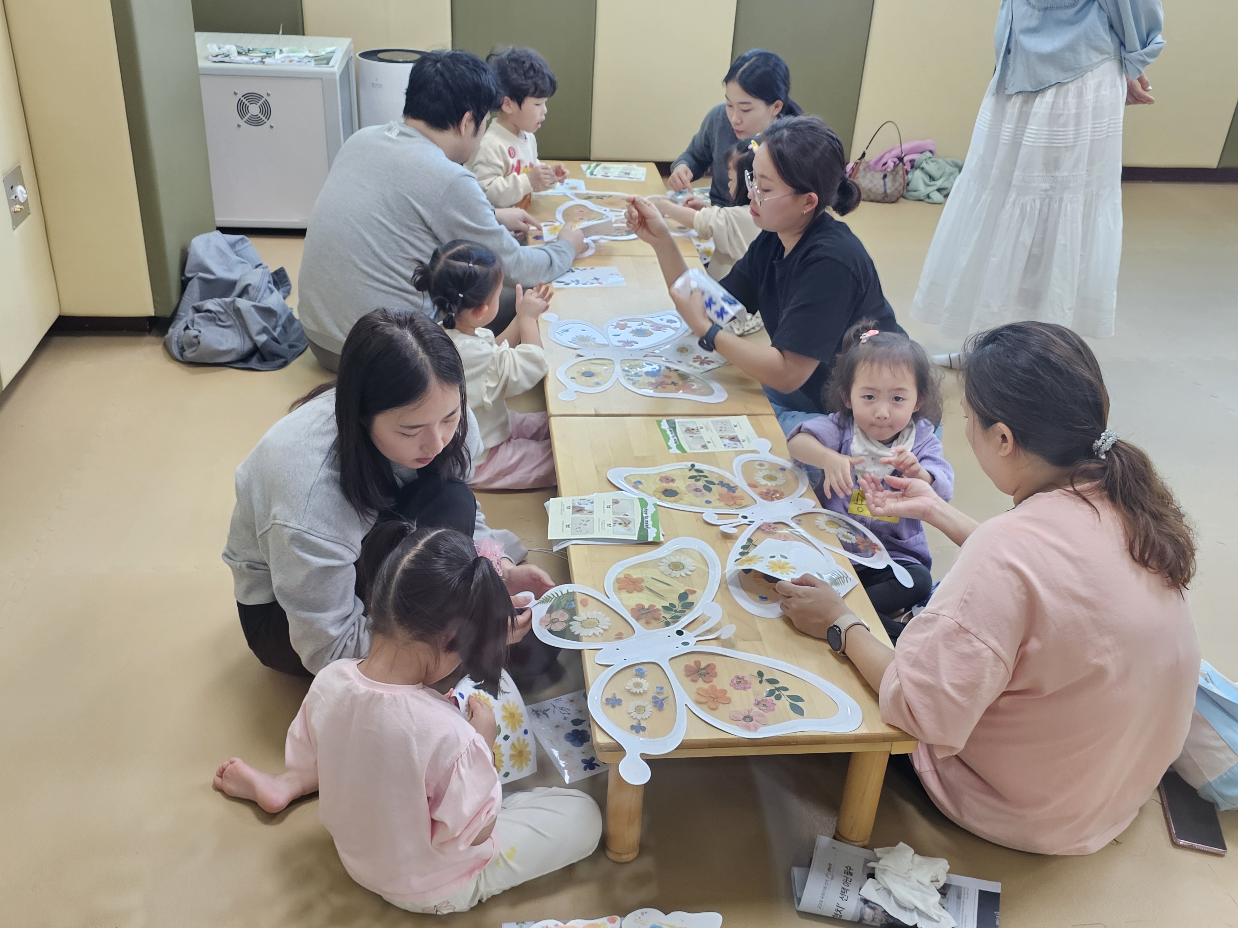 2026.4.23. [알콩달콩그림책] - 봄에 만나는 친구 -나비- 이미지